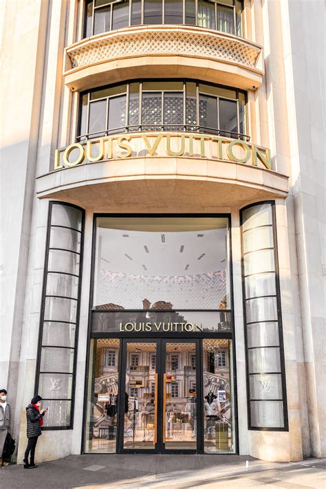 louis vuitton paris shopping guide.